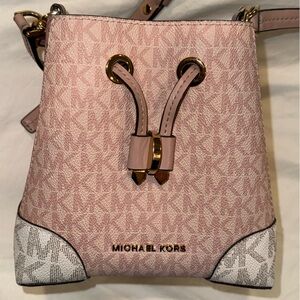 Micheal Kors Mini Bucket Crossbody